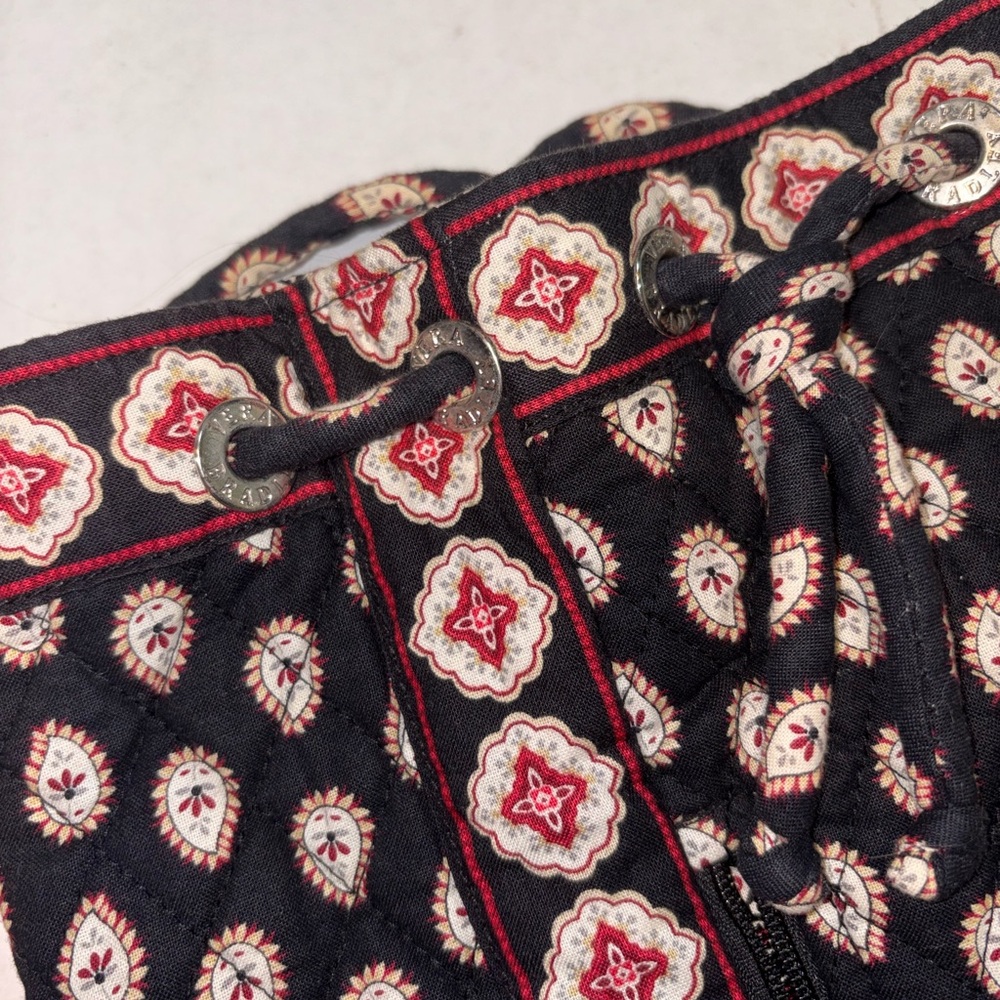 Vera Bradley retired drawstring backpack in the "Classic Black" paisley pattern - Picture 13 of 15